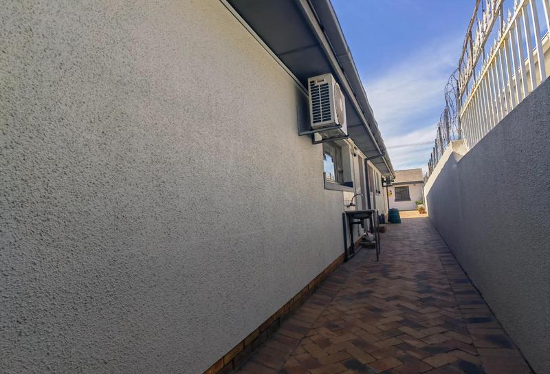 6 Bedroom Property for Sale in Cravenby Western Cape